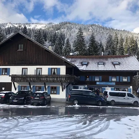 Nagelfluhhaus Hirsch 3*