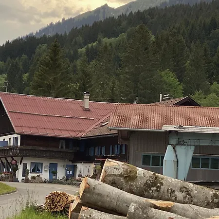 Nagelfluhhaus Hirsch Gæstehus